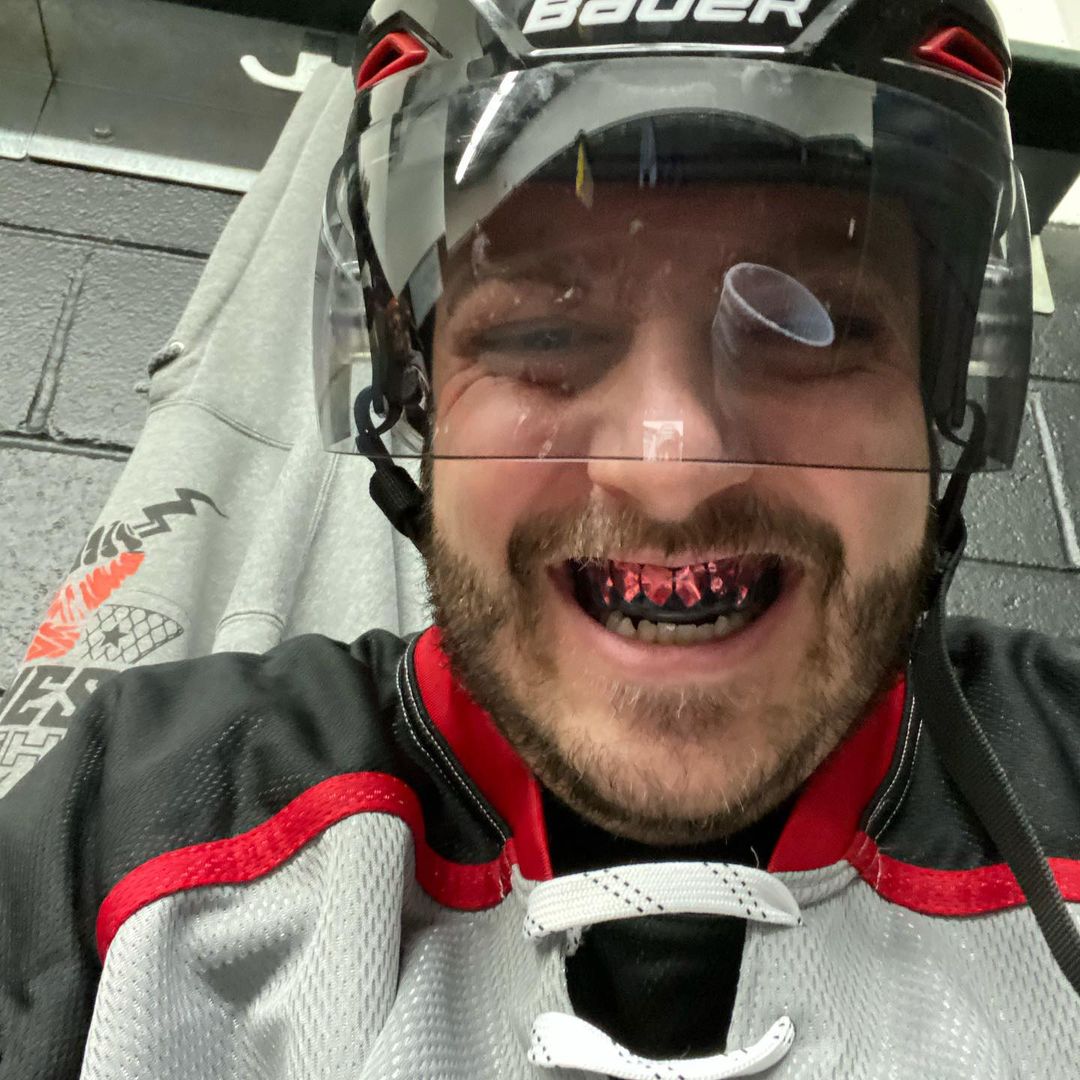 Chrome Red Fangs (Black)