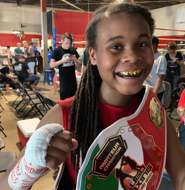 Chrome Gold Fangs (Black)